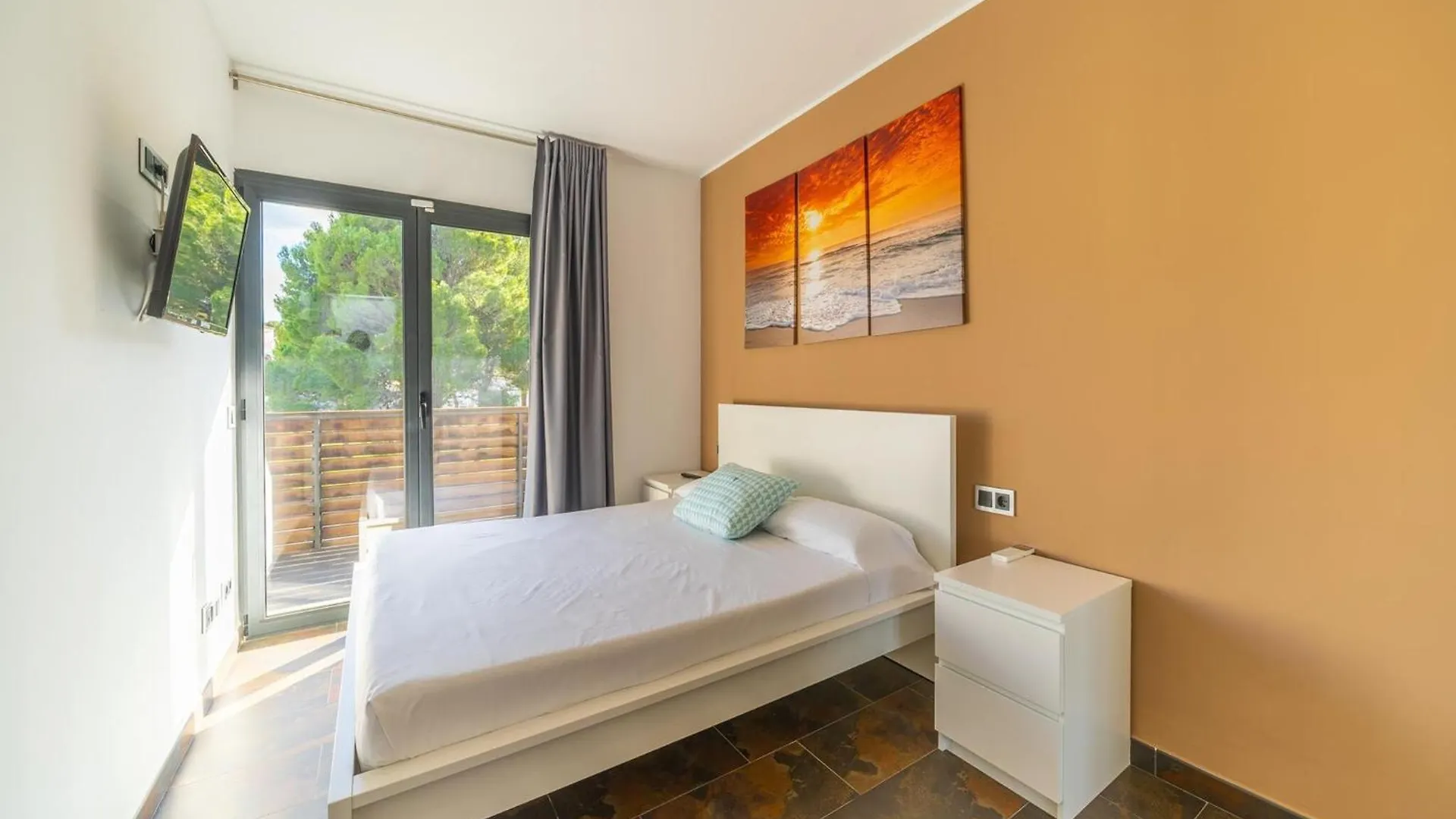 Cozy Villa With Communal Pool L' Escala
