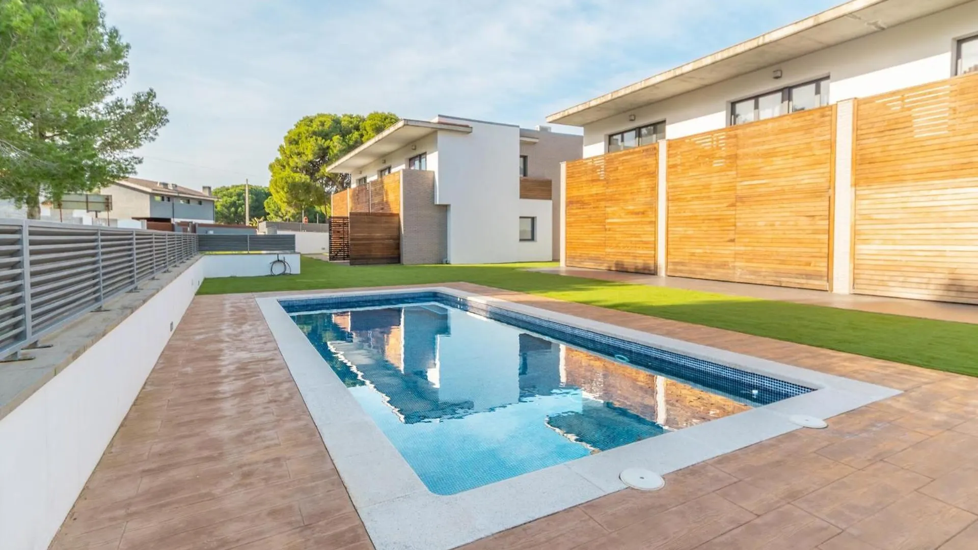 Cozy Villa With Communal Pool L' Escala